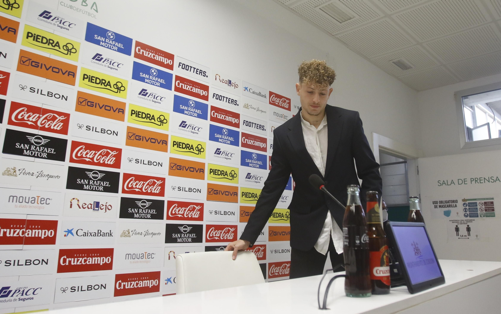 Las imágenes de la renovación de Simo hasta 2024 con el Córdoba CF