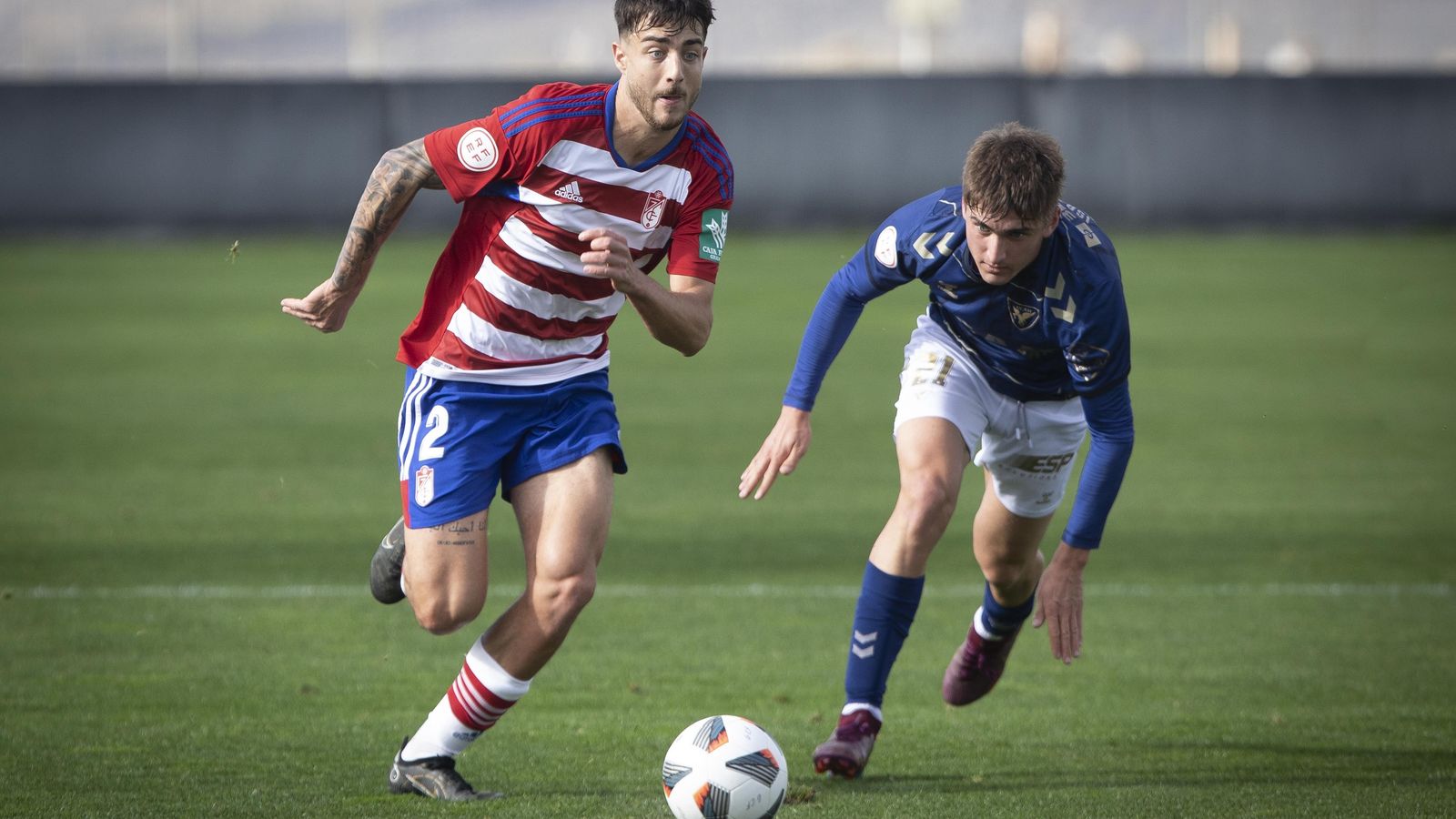 Raúl Castro escapa de un rival.