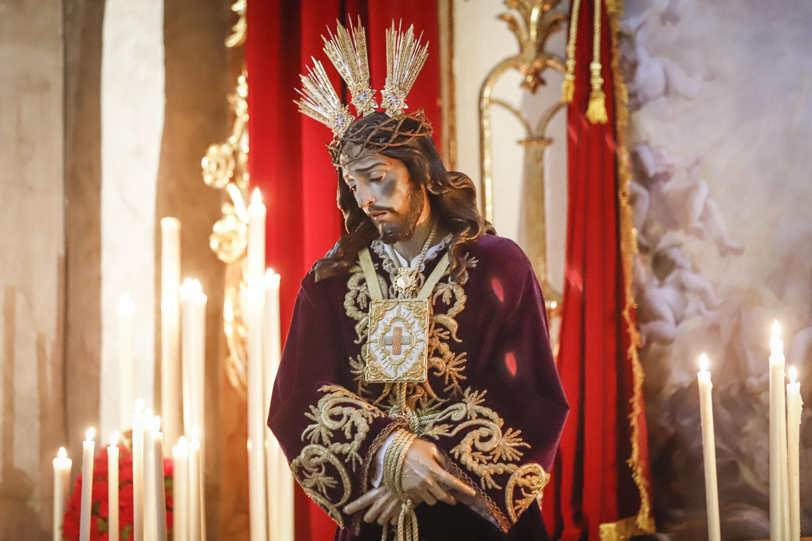 Besapiés a Jesús del Rescate en el primer viernes de marzo. ARCHIVO (Granada Hoy)