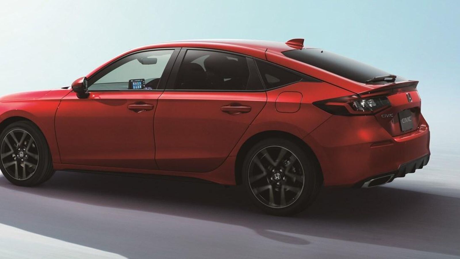 El restyling de la úndecima generación del Civic estaría a la venta a finales del año que viene y sólo con cinco puertas.