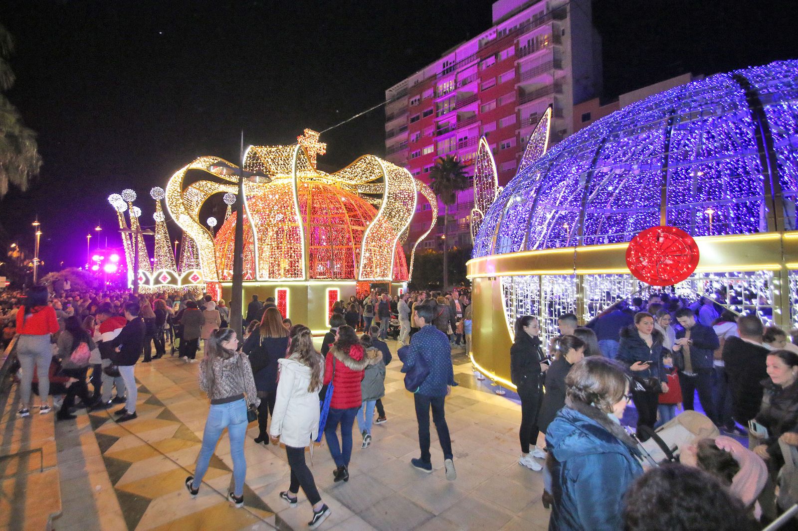 Las imágenes del encendido de las coronas de los Reyes Magos