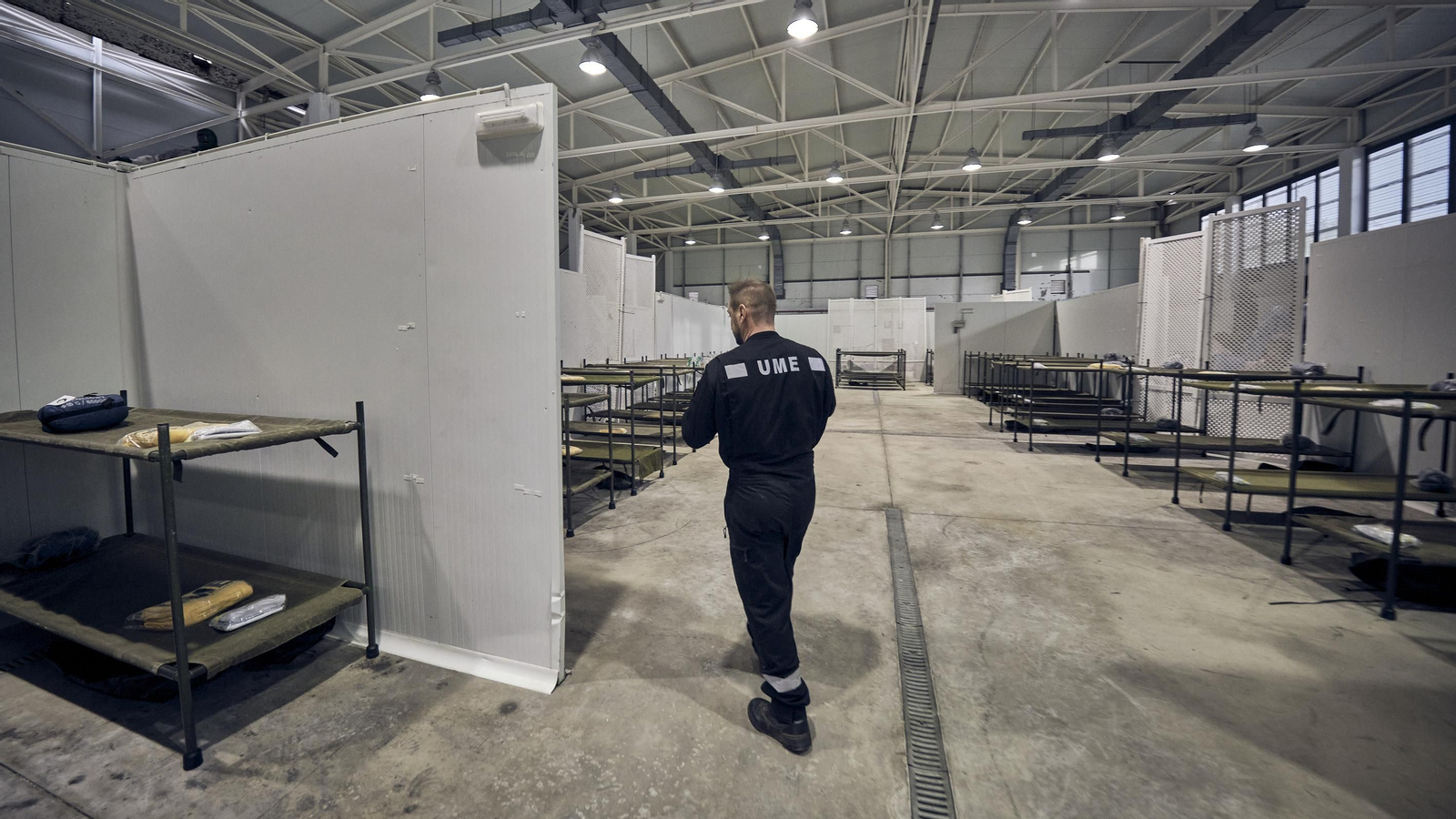 Montaje de albergue en Chipiona para damnificados por parte de la UME