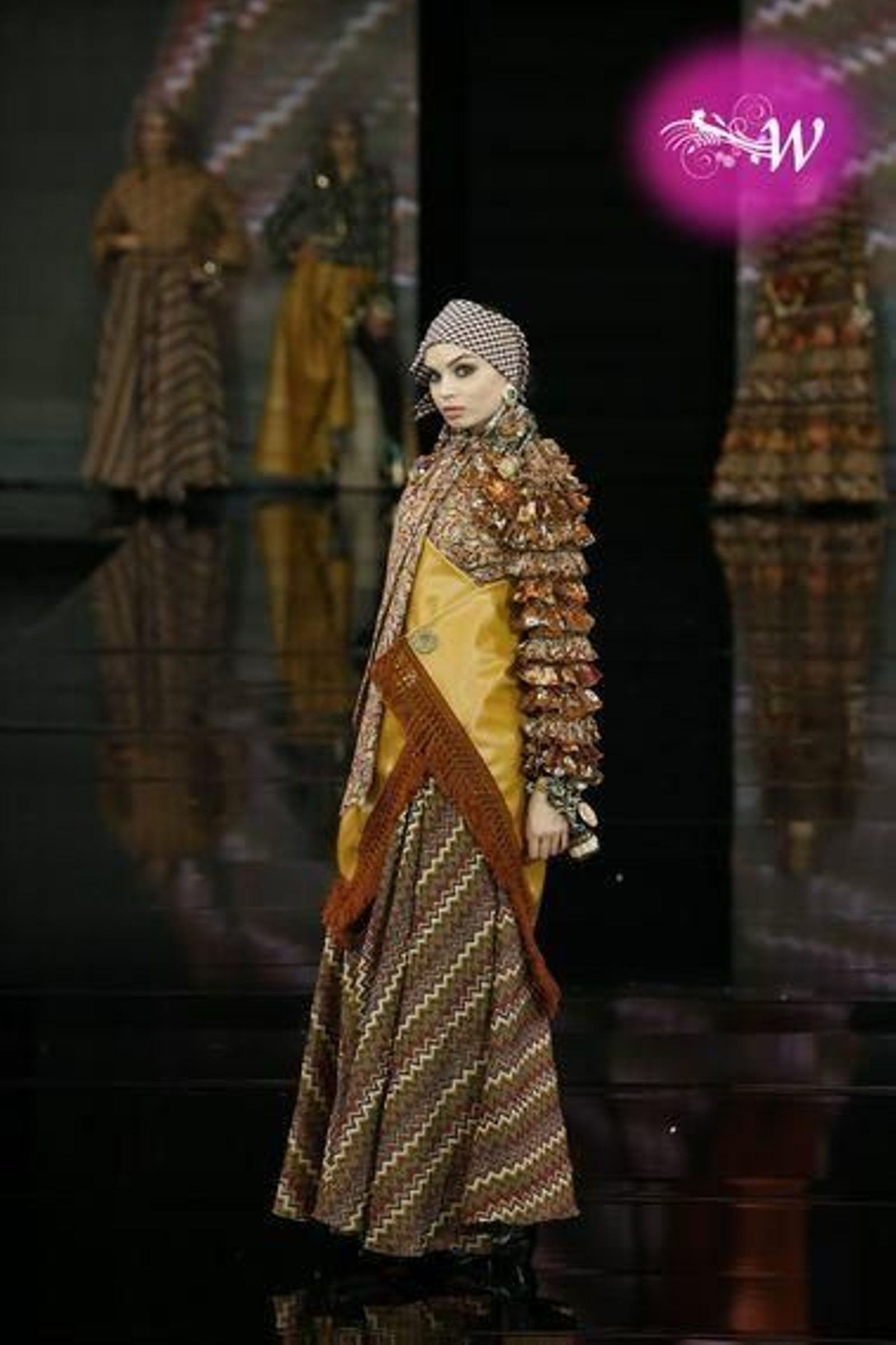 Cristo Báñez vuelve a SIMOF para presentar su colección de flamenca 2020, todas las fotos