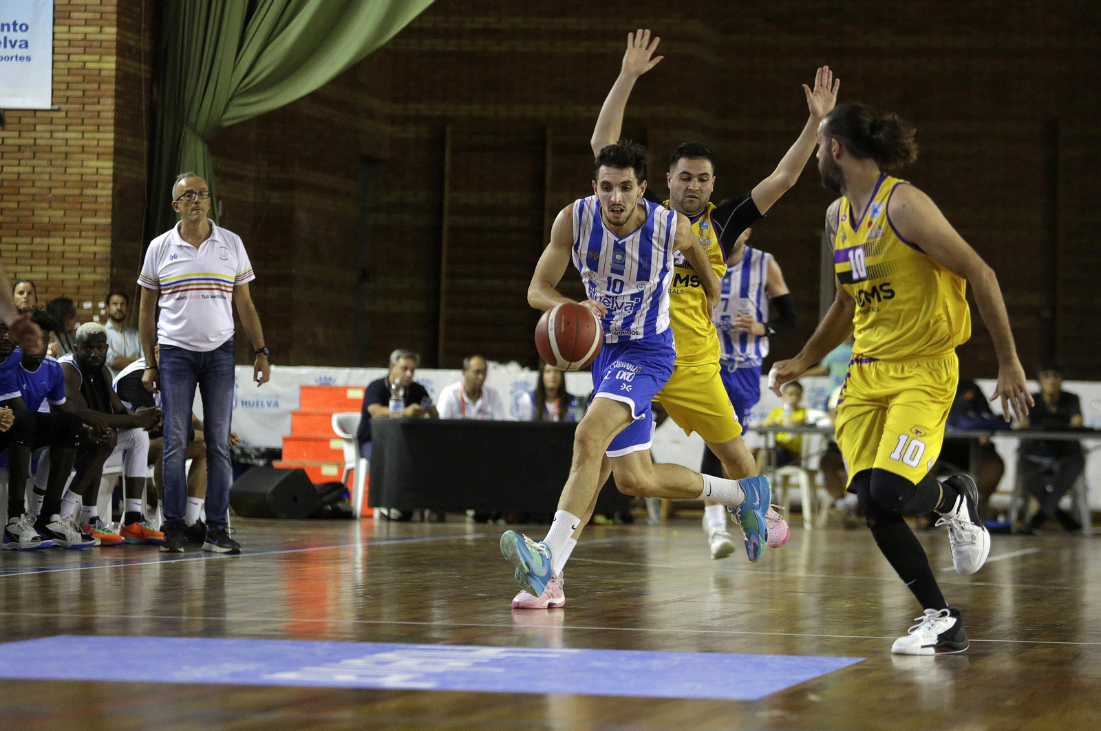 Imágenes del UE Mataró-Huelva Comercio en el Andrés Estrada