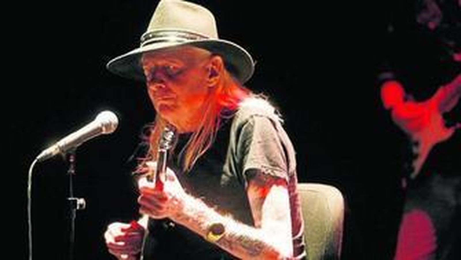 El músico albino, durante su actuación en el Festival de la Guitarra de Córdoba en 2010.