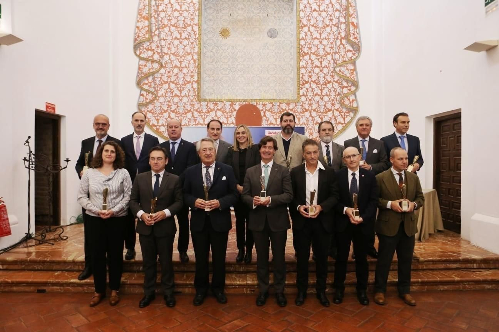 Foto de familia de los galardonados con los Premios Andalucía Económica 2022.