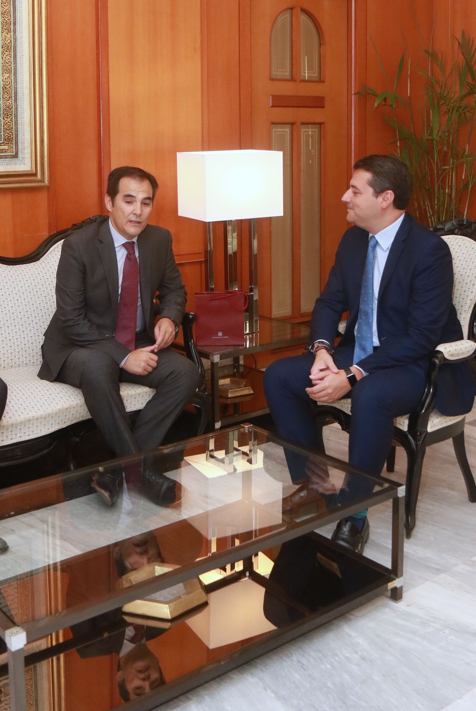 Nieto, como Consejero de Justicia, y Bellido, alcalde de Córdoba, en Capitulares.