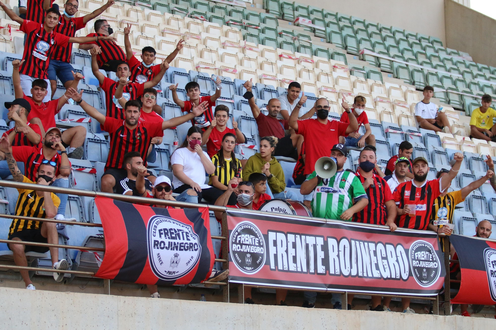 Fotogalería del derbi en Santo Domingo