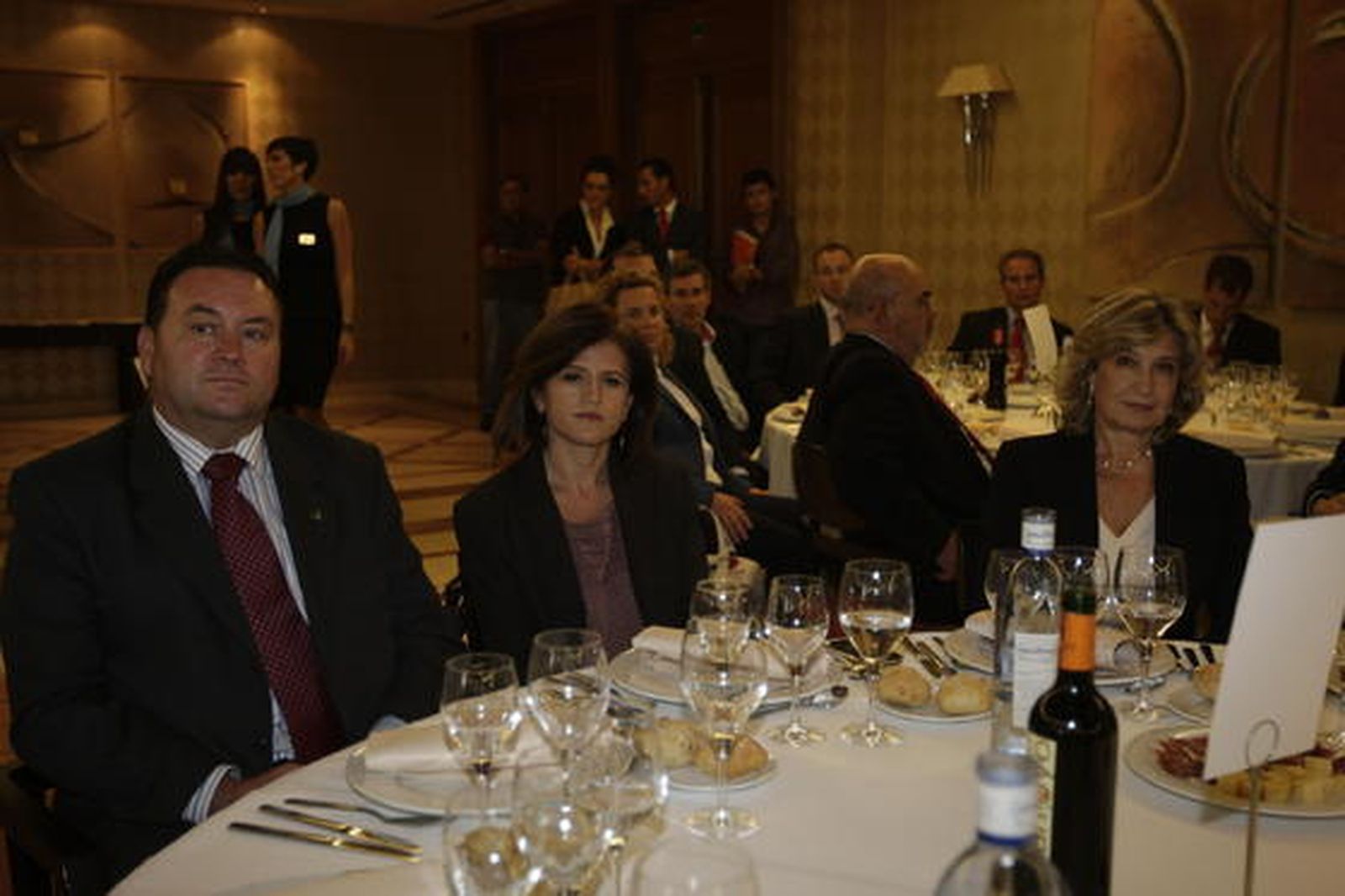 Francisco Vargas, presidente de Asaja; Adoración Blánque, presidenta de AMFAR y Gemma Pradal, ex concejala socialista. 

Foto: Fran Leonardo