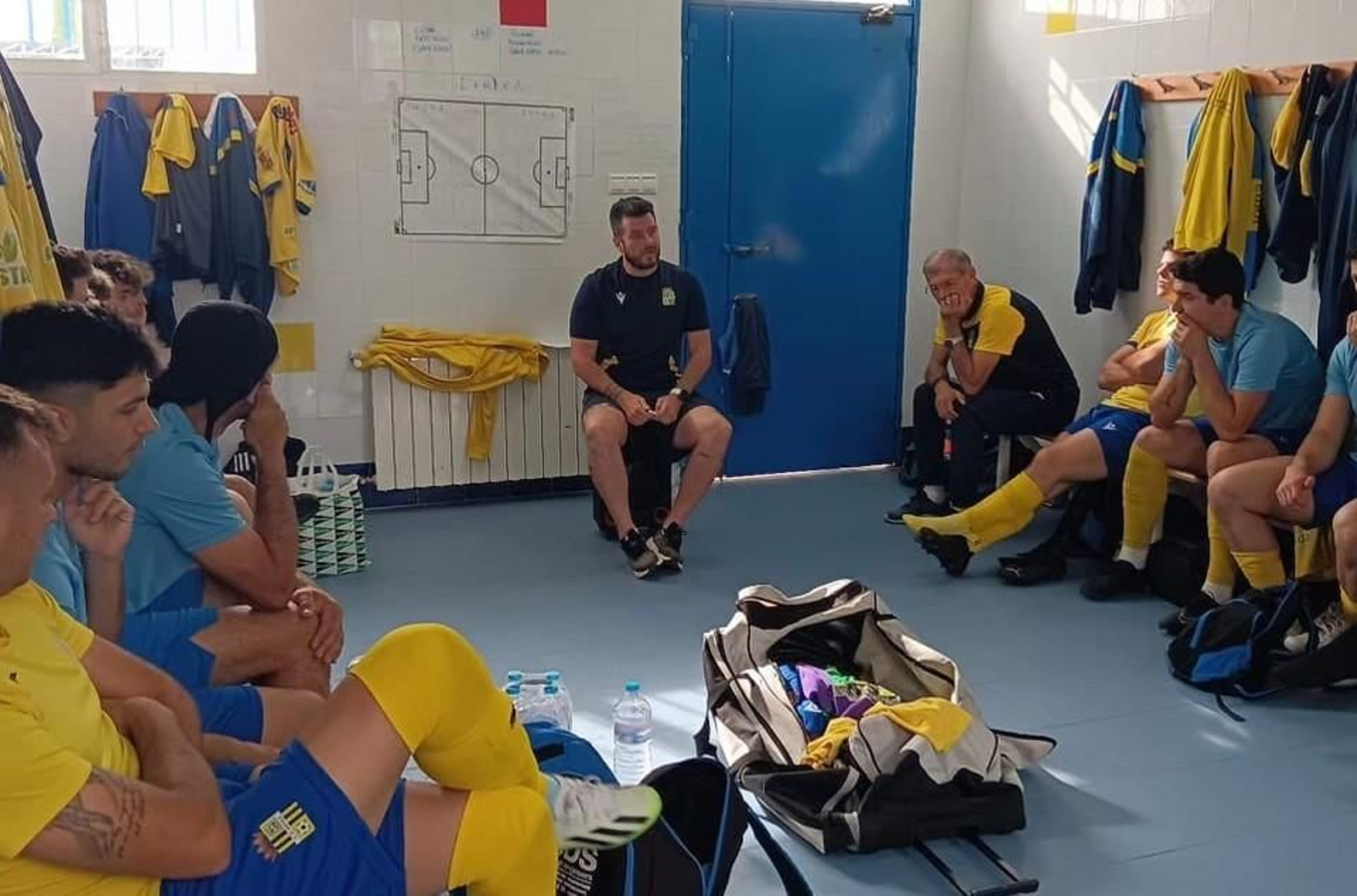 Antonio COllado, dentro del vestuario del CD Navas.