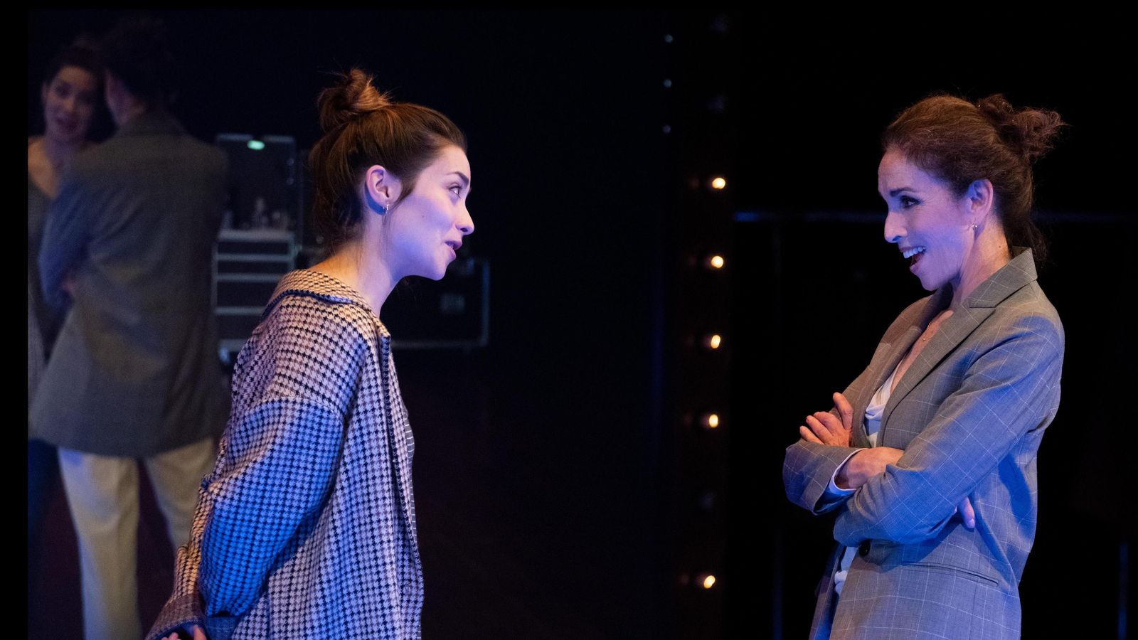 Mel Salvatierra y Ana Belén, en acción.