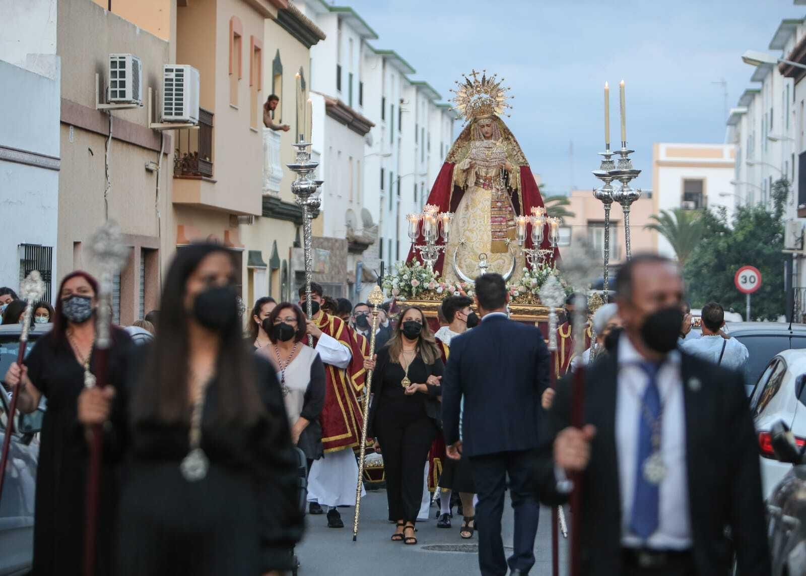 Primera salida de una imagen cofrade por las calles de Chiclana desde el inicio de la pandemia.