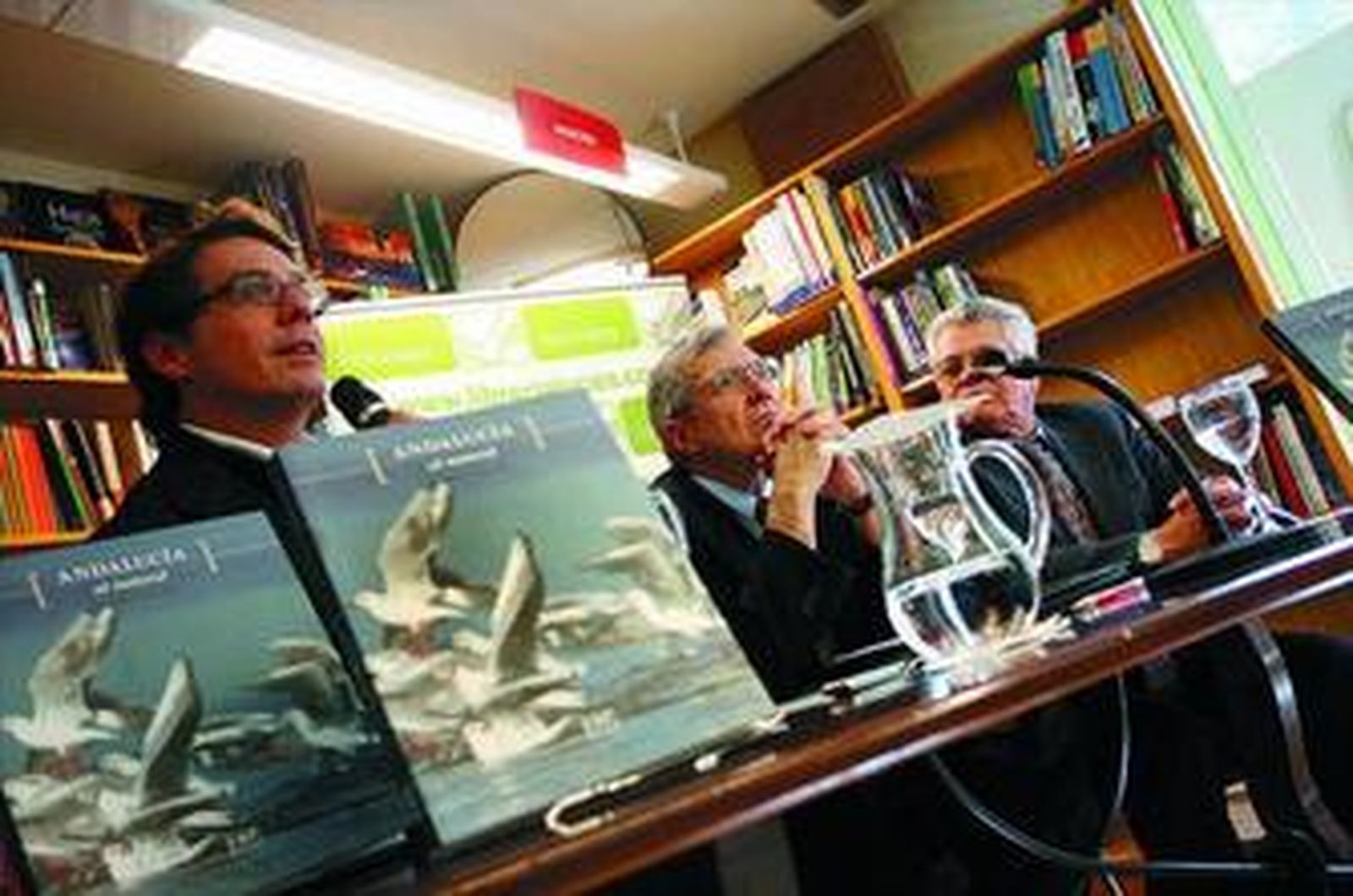 Teodoro León Gross, Bernardino León Díaz y Juan de Dios Mellado, ayer, en la presentación del libro.