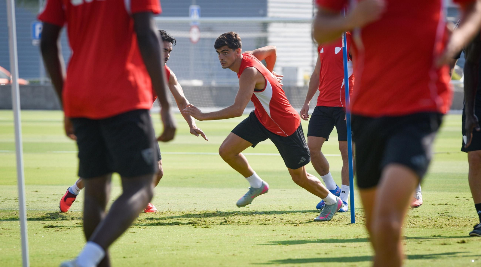 Juanlu acelera en el entrenamiento de este miércoles por la mañana.