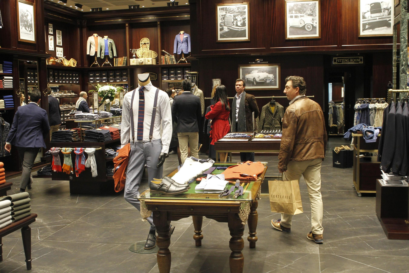 Imágenes de la inauguración de la nueva tienda.