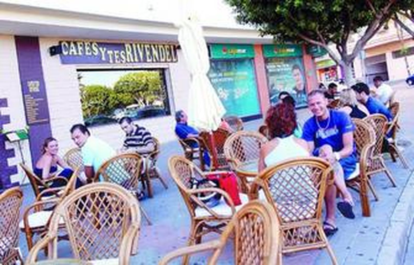 Una terraza de Teatinos, en un momento de la tarde de ayer.