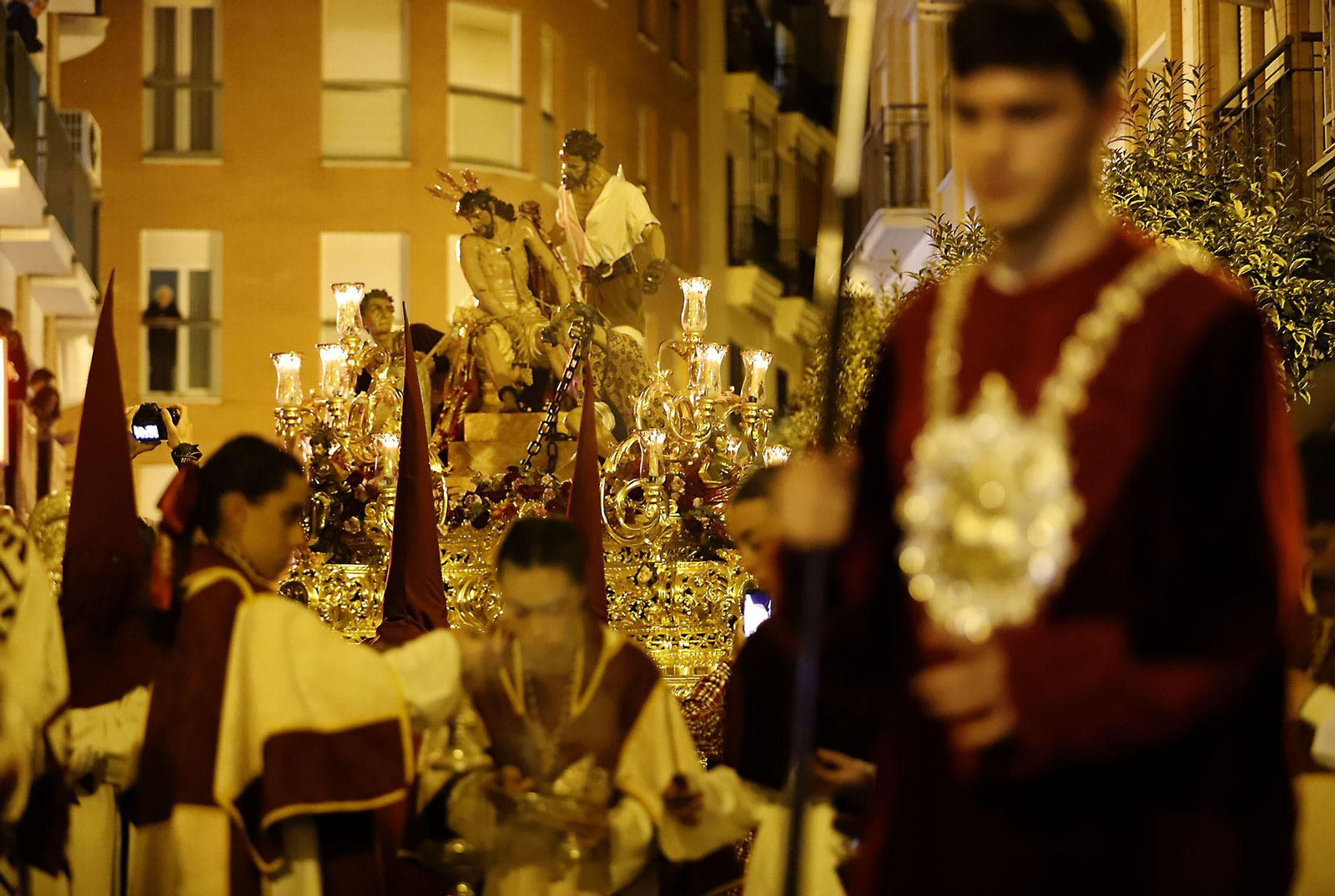 La Hermandad de Los Judíos en su recorrido por las calles de Huelva en el Jueves Santo