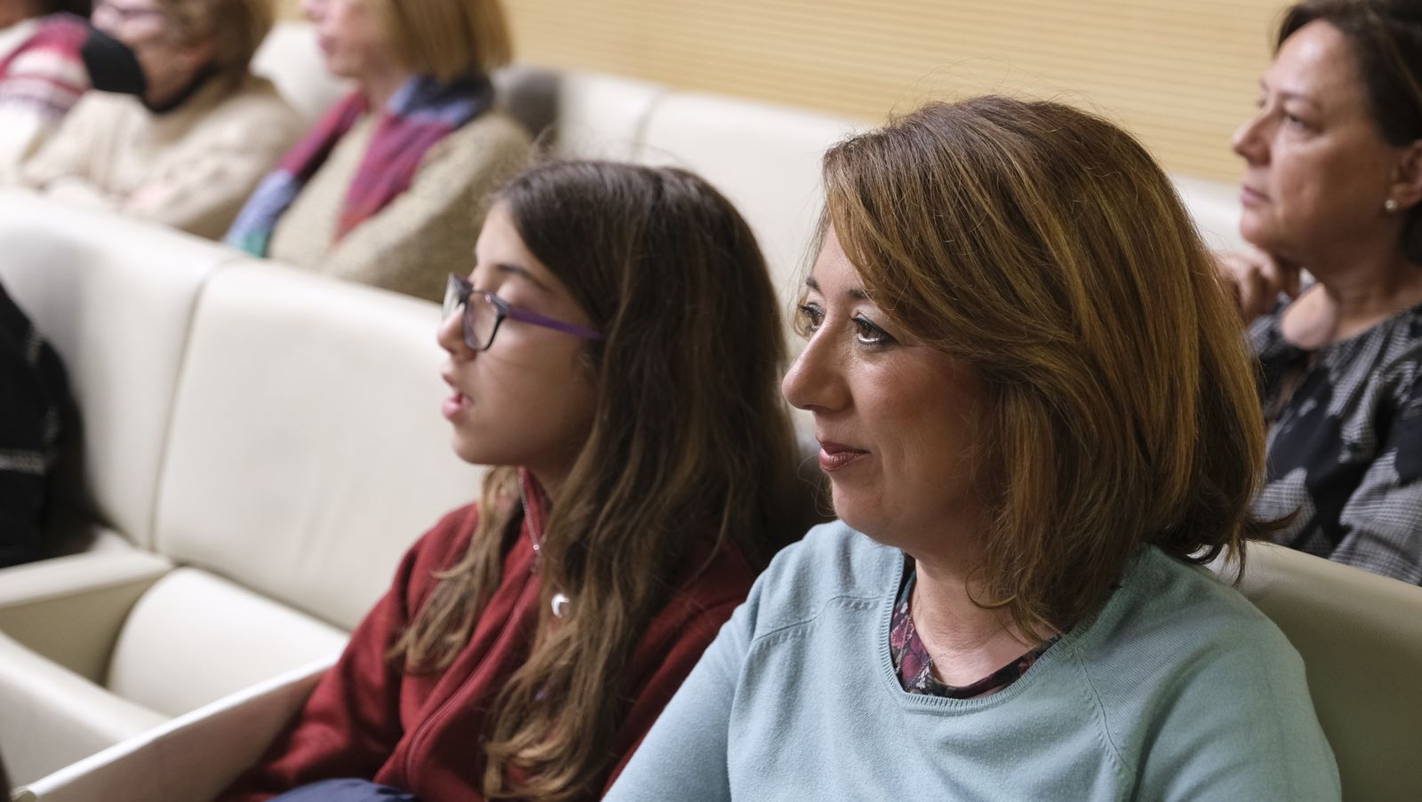 Imágenes del Diario de los Libros con la escritora ganadora del Premio Planeta 2022, Luz Gabás