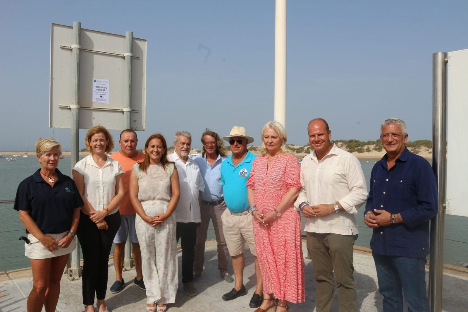 Acto institucional para el izado de la bandera azul en el puerto deportivo de Sancti Petri.