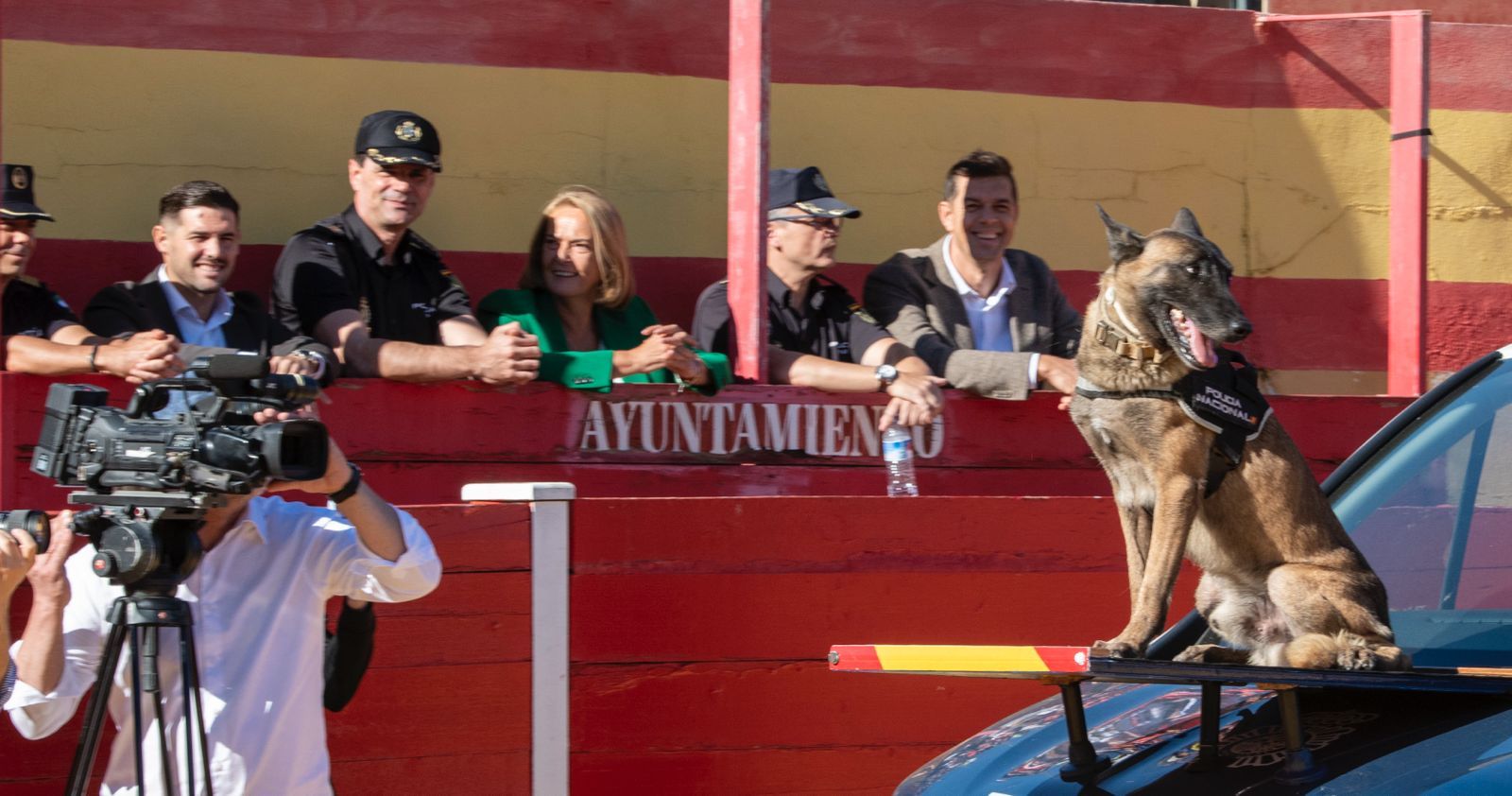 Galería | Así ha sido la jornada de puertas abiertas de la Policía Nacional en la Plaza de Toros de Motril