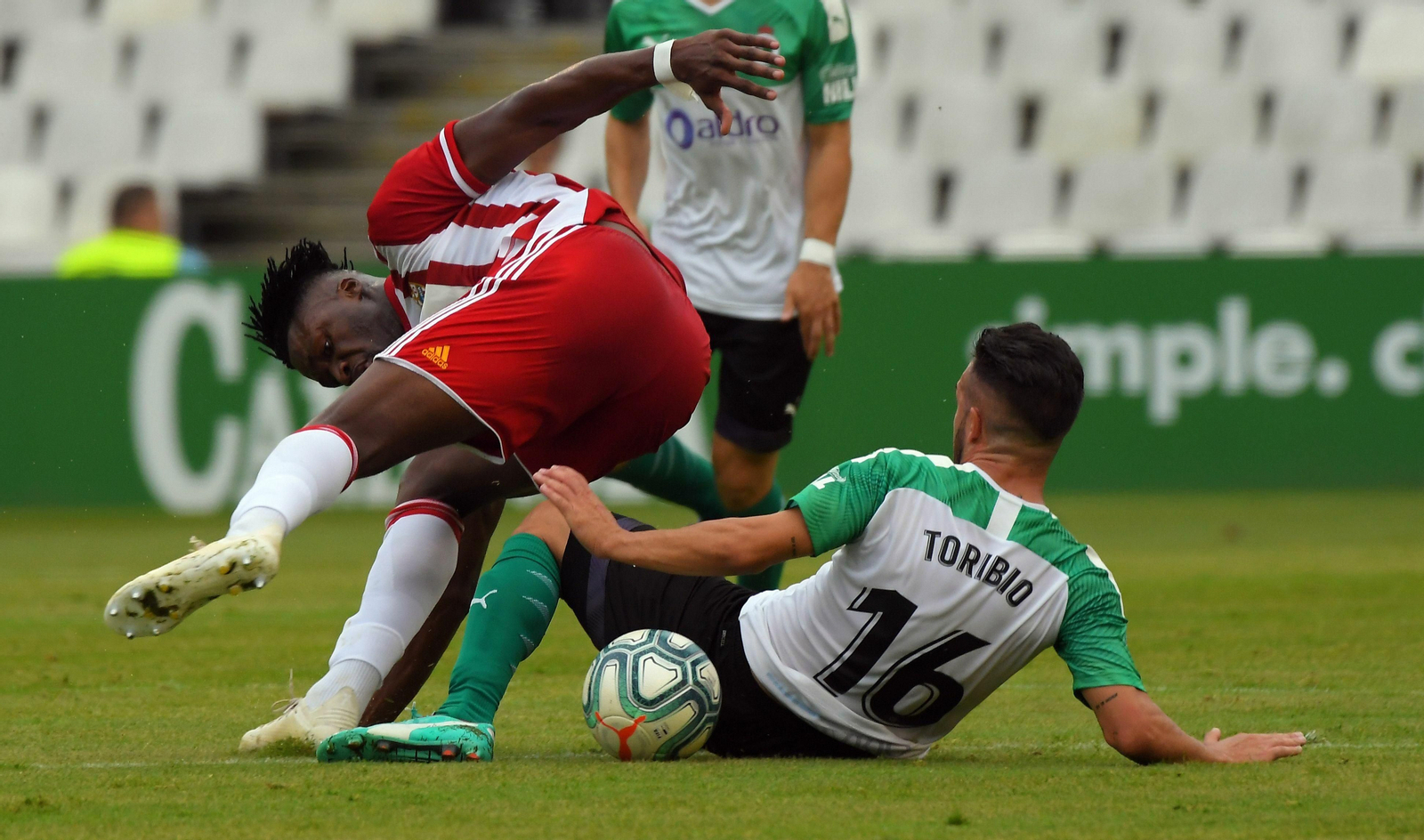 Sekou, trabado por Toribio.