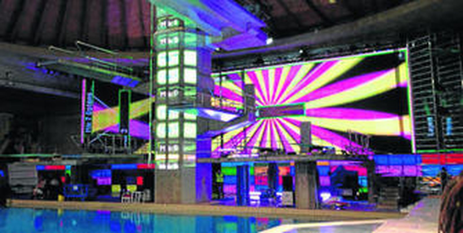 El plató de 'Splash! famosos al agua' ya está preparado con un trampolín de distintas alturas.