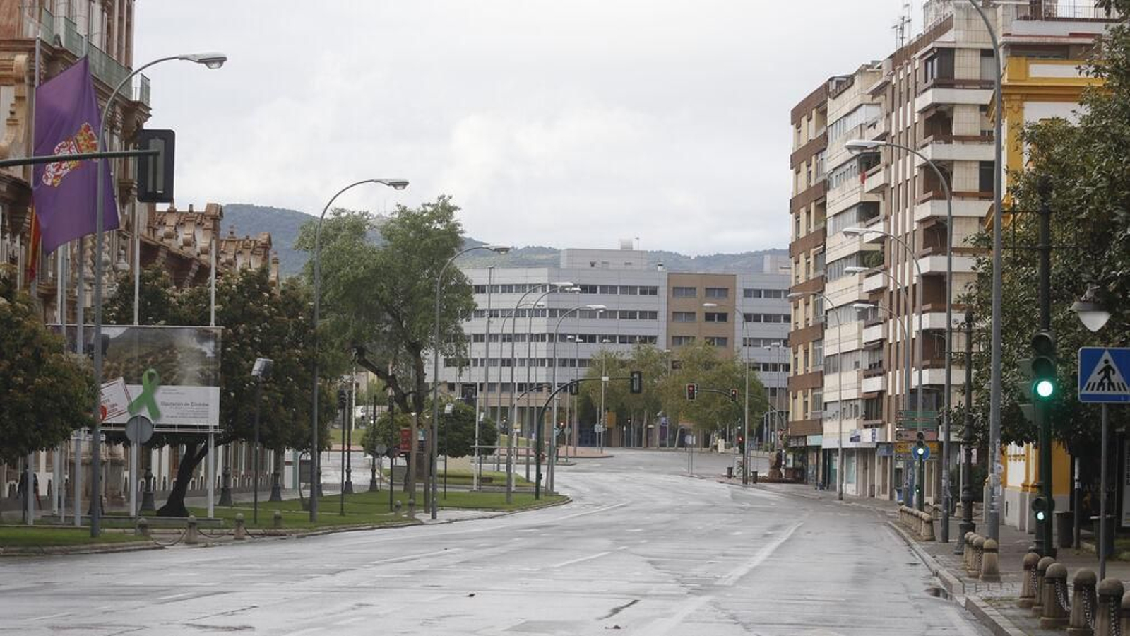 La fachada de la Diputación durante el estado de alarma en Córdoba.