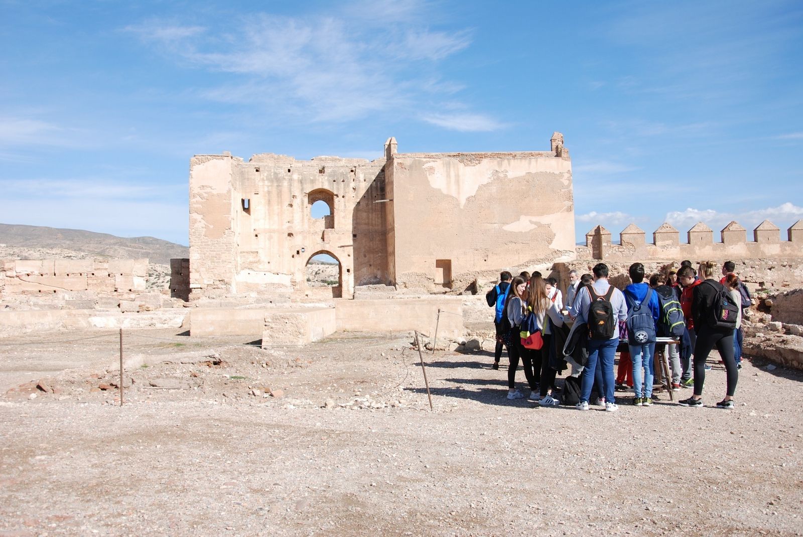 Visita de un grupo de alumnos a la Alcazaba de Almería.