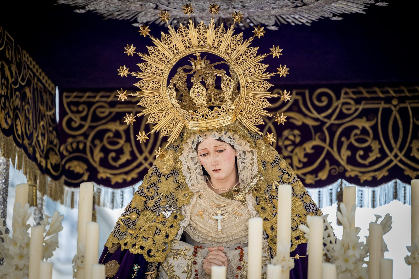 Imágenes de la salida de Columna en la Semana Santa de Cádiz 2025