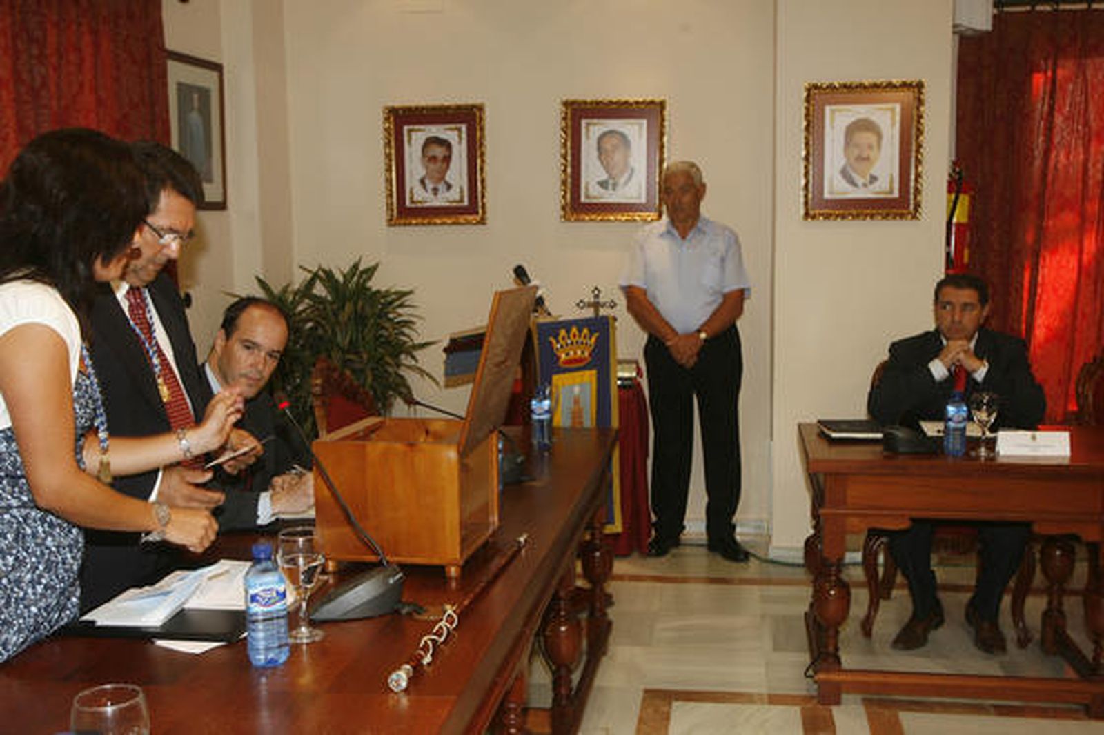 Antonio Peña toma el mando en el Ayuntamiento de Chipiona tras la renuncia de Isabel María Fernández.  Foto: Borja Benjumeda