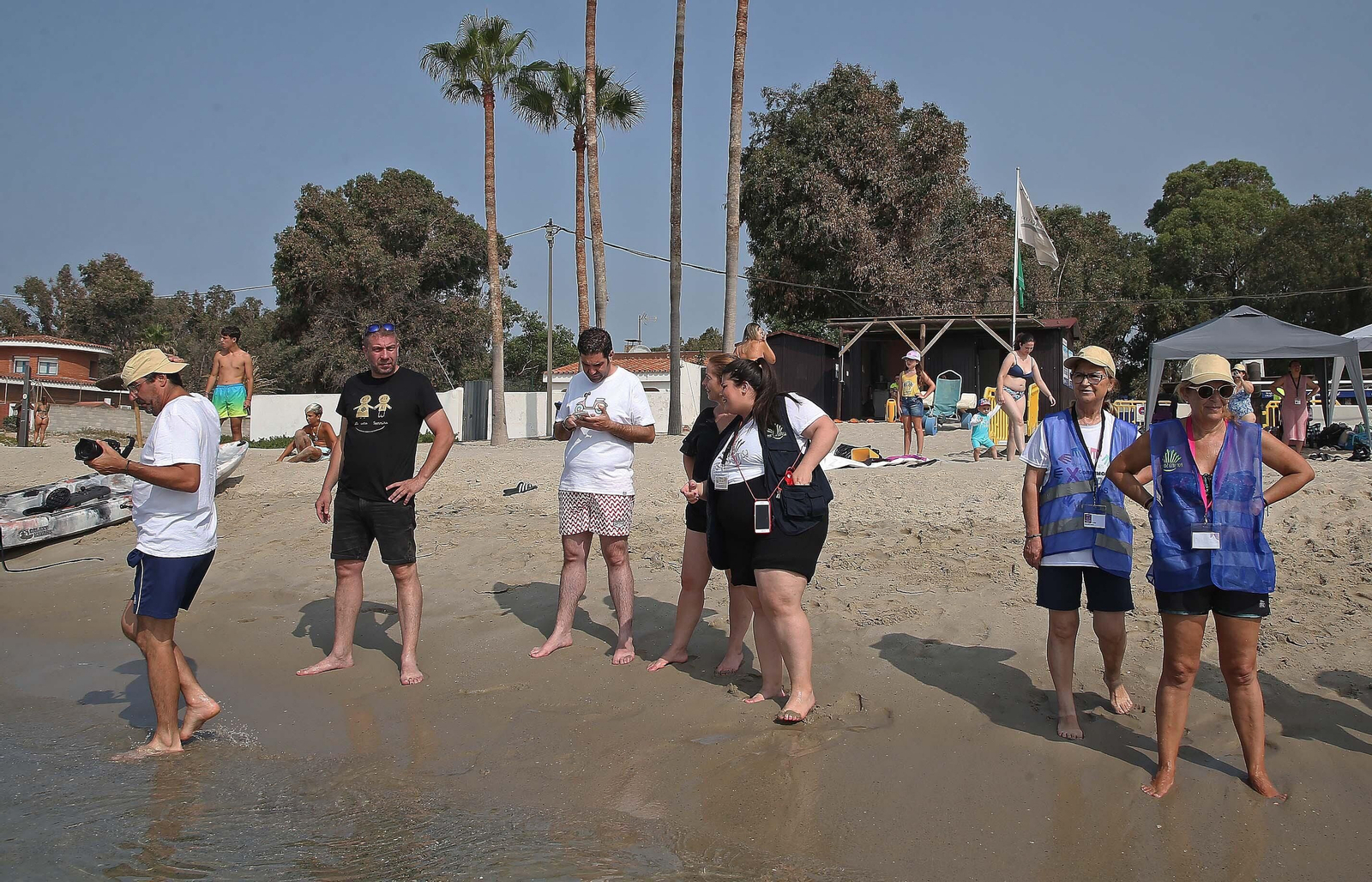 Fotos de la primera jornada de la XI Semana Mágica de la Asociación de amigos unidos Por una Sonrisa en la playa de Palmones