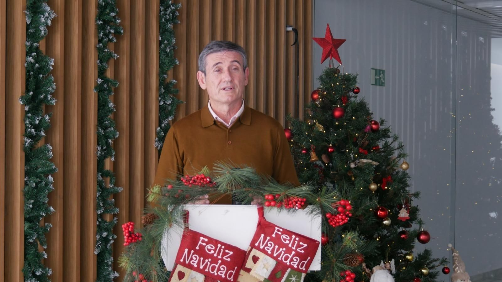 La sala de prensa ataviada ya para la ocasión.