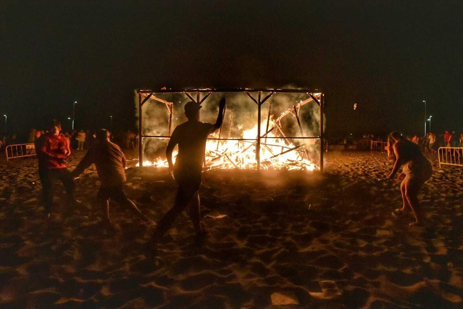 Las fotos de la noche de San Juan en La Línea