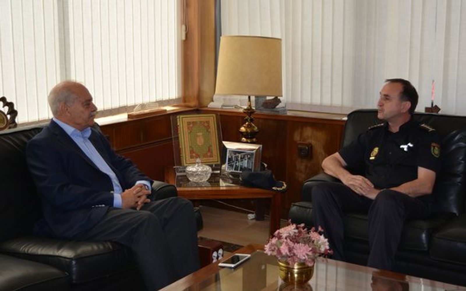 Ramos recibe al nuevo comisario jefe de la Policía Nacional en Cádiz