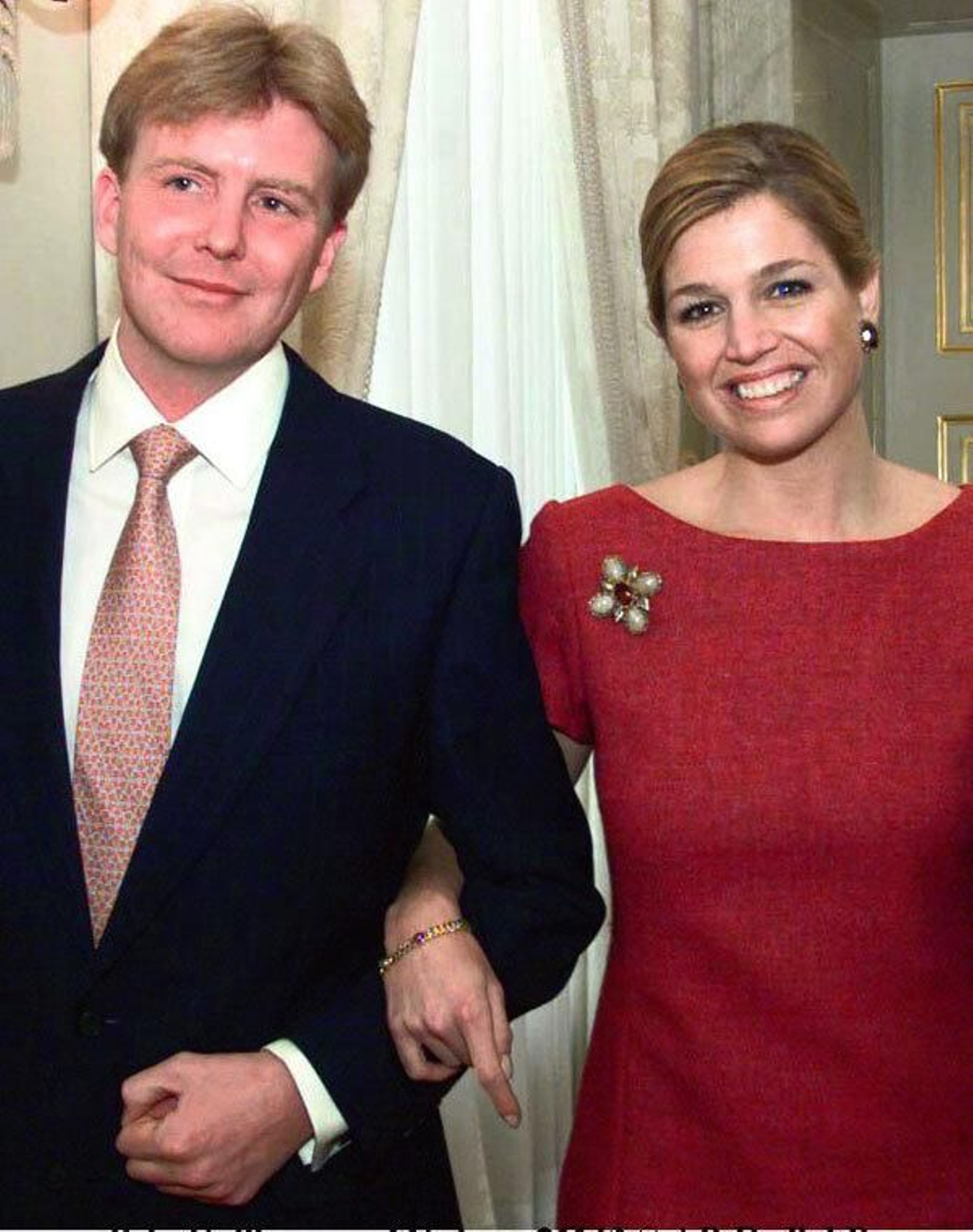 Unos jóvenes Guillermo y Máxima, en el anuncio oficial de su compromiso.