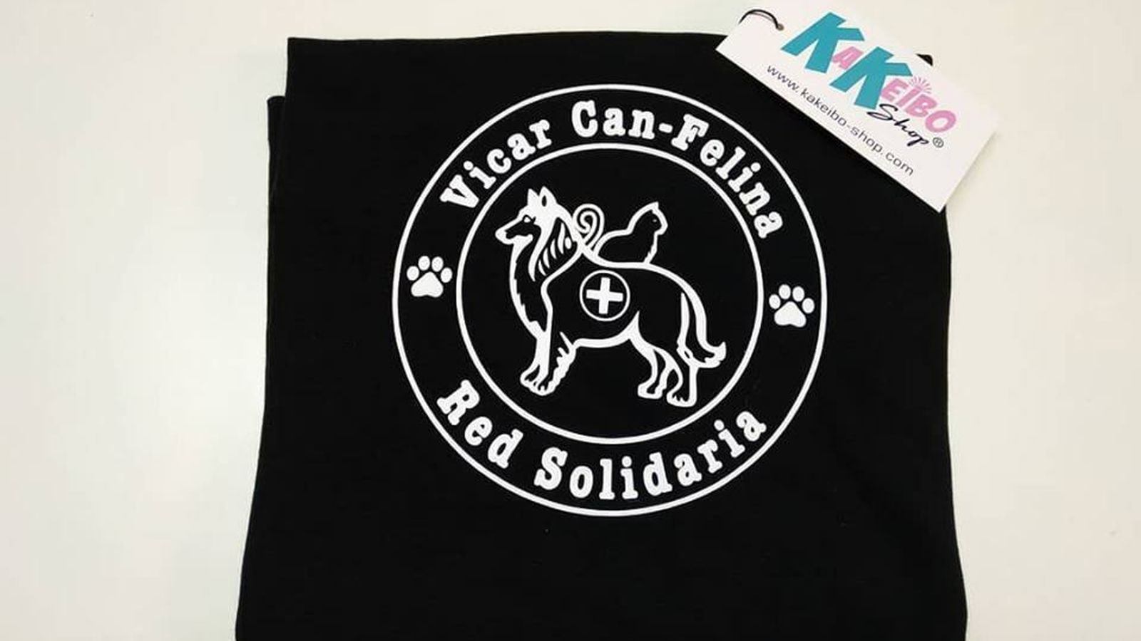 Una de las camisetas diseñadas por KaKeibo-Shop.