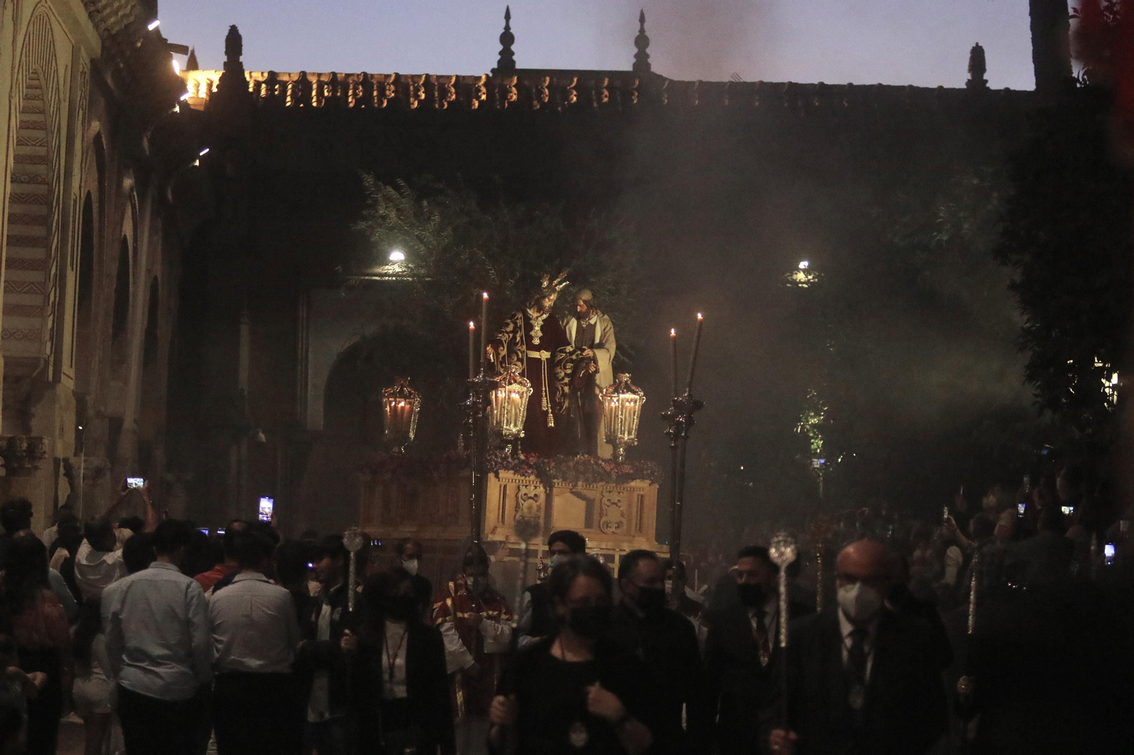 La salida extraordinaria del Señor de la Salud de Córdoba, en imágenes