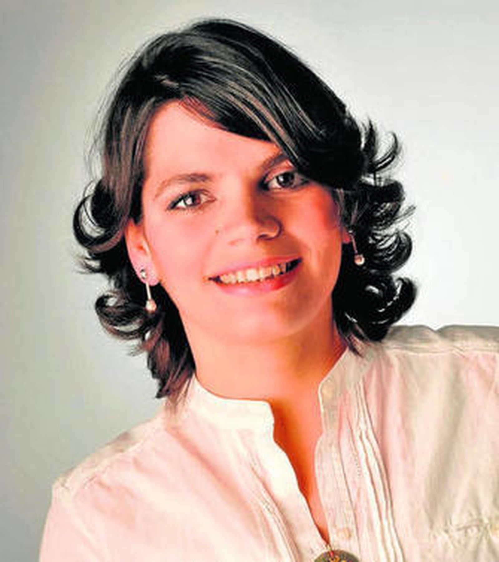 Odile Fernández, doctora que ya superó el cáncer y que publica la guía.