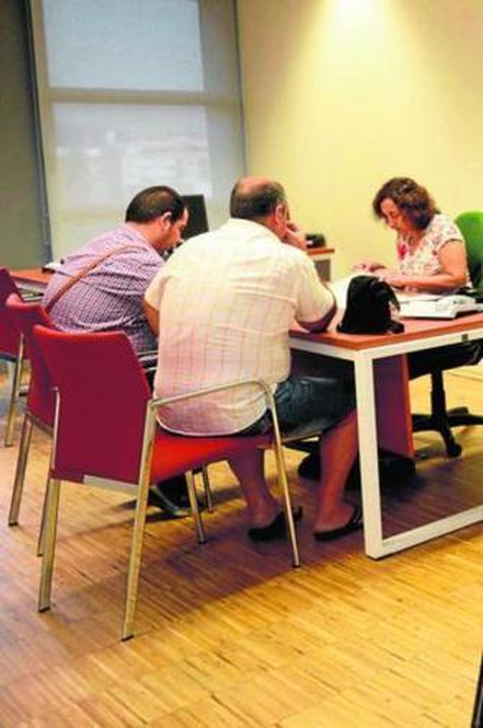 La Oficina está en la delegación de Fomento y Vivienda, en Almanjáyar.
