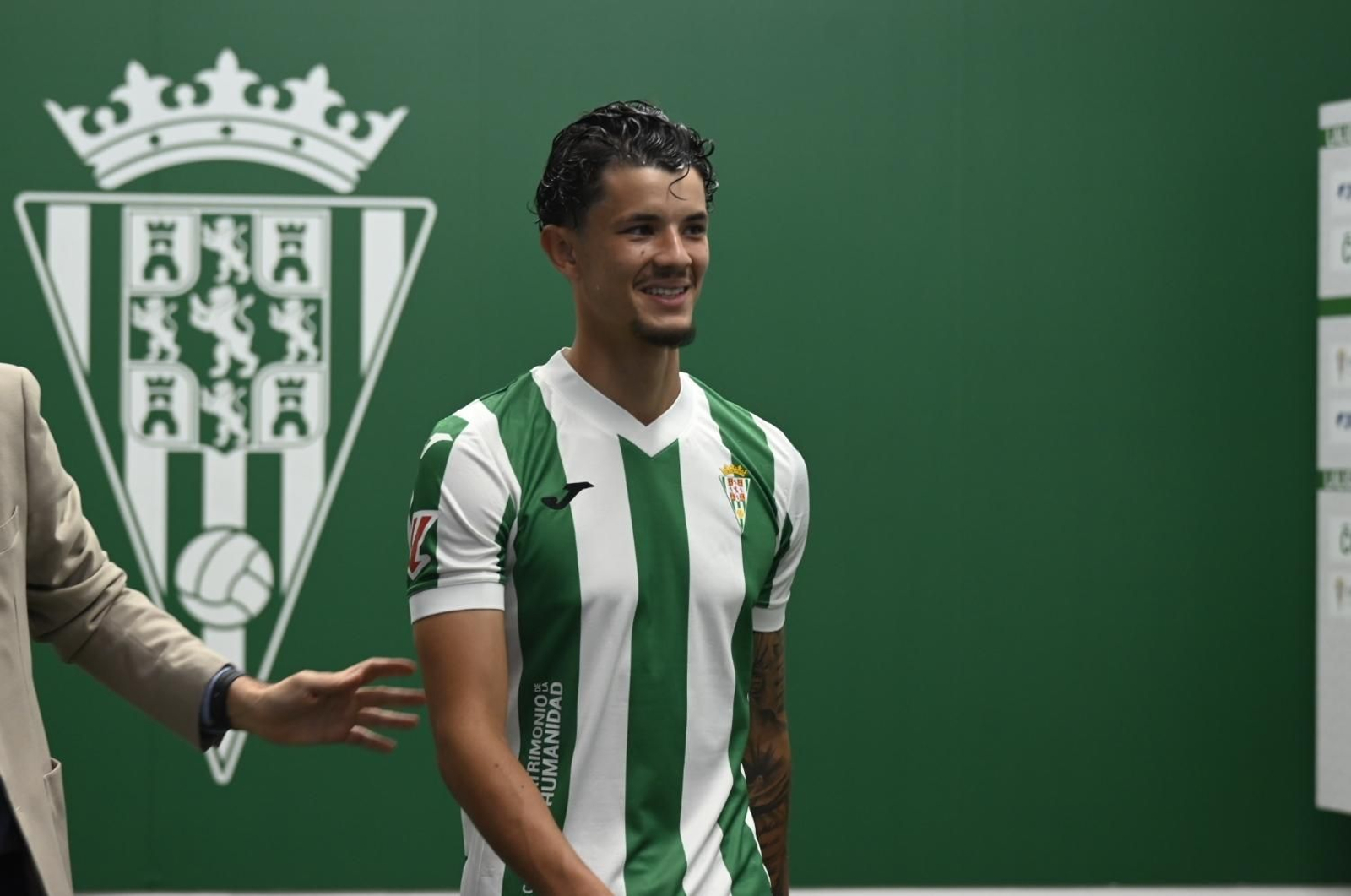 Las mejores fotos de la presentación de Jude Soonsup-Bell con el Córdoba CF