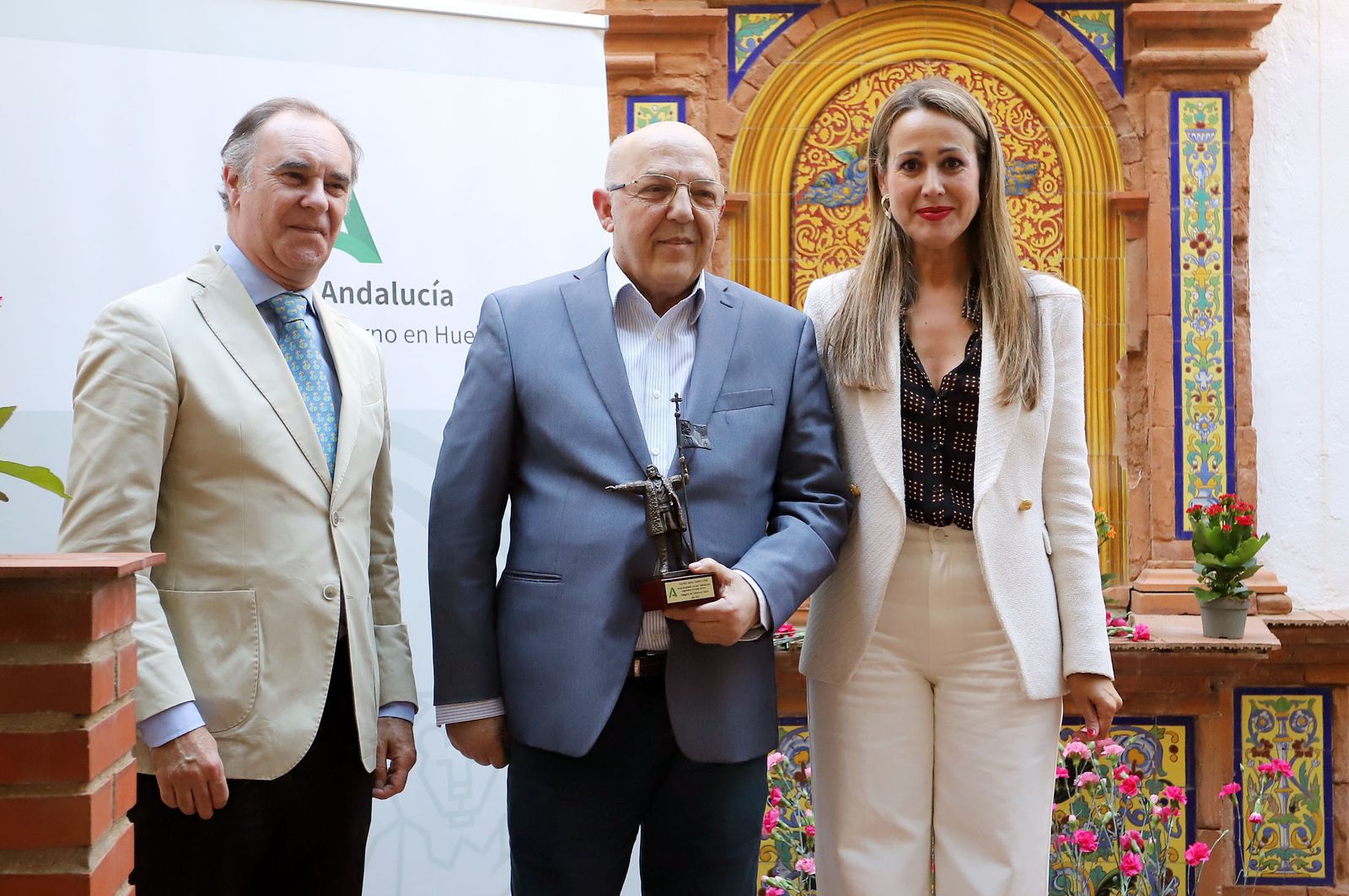 Imágenes del homenaje a 16 peñas taurinas de Huelva