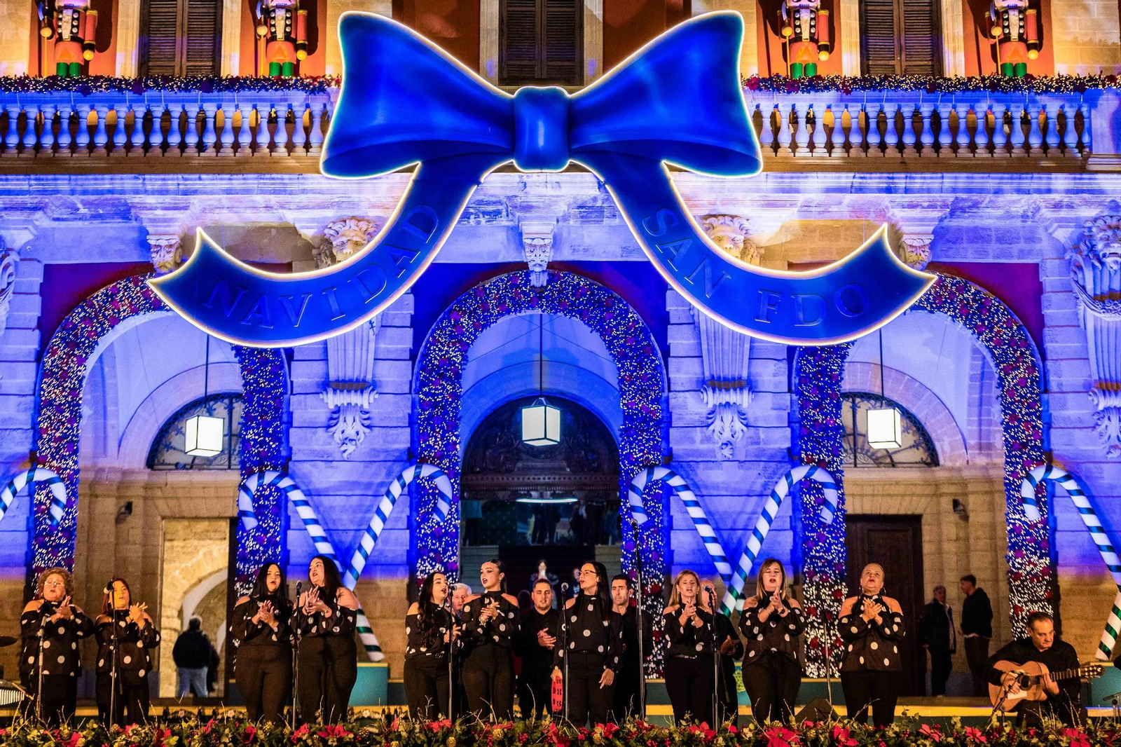 El concurso de coros de campanilleros ambienta la Navidad en San Fernando
