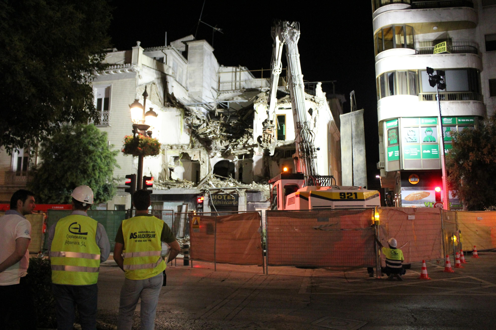 Imágenes del derribo del Hotel Montecarlo