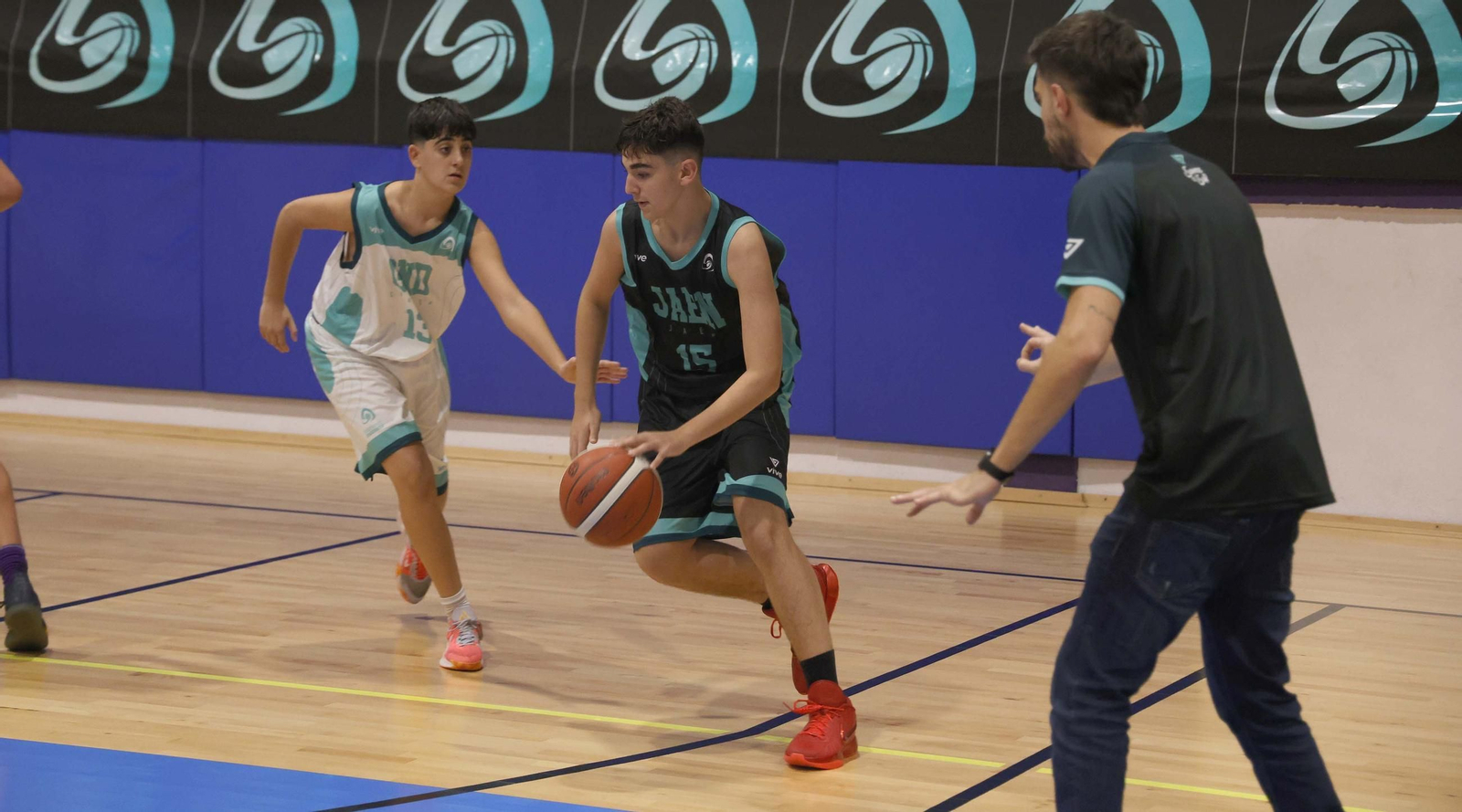 Las fotos de la primera jornada del Campeonato de Andalucía infantil masculino de baloncesto en La Línea