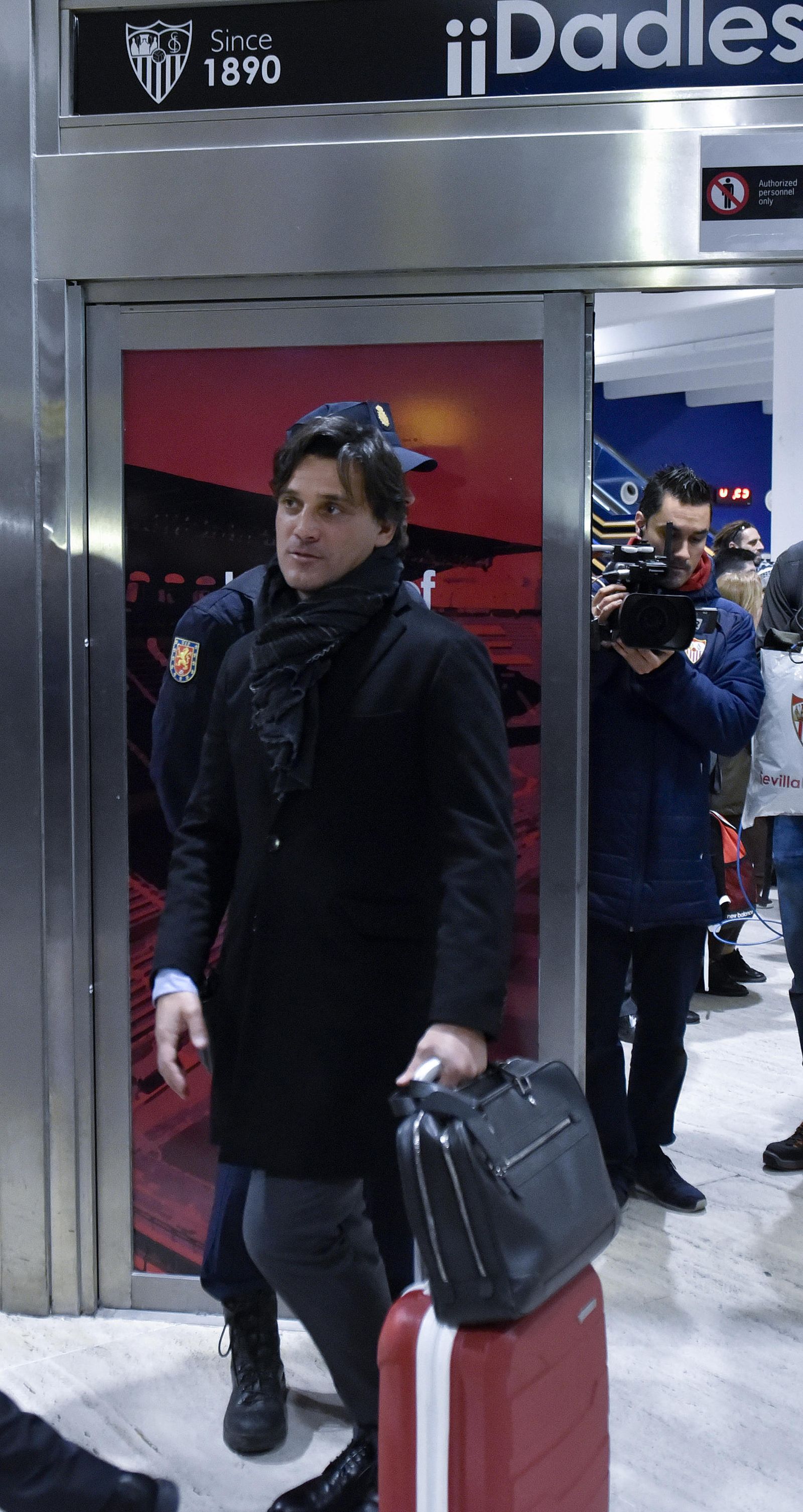 Llegada del Sevilla tras clasificarse a cuartos en Champions