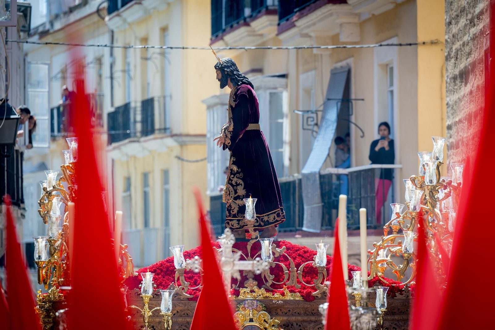 Imágenes de la salida de Las Penas en la Semana Santa de Cádiz 2025 Imágenes de la salida de Las Penas en la Semana Santa de Cádiz 2025