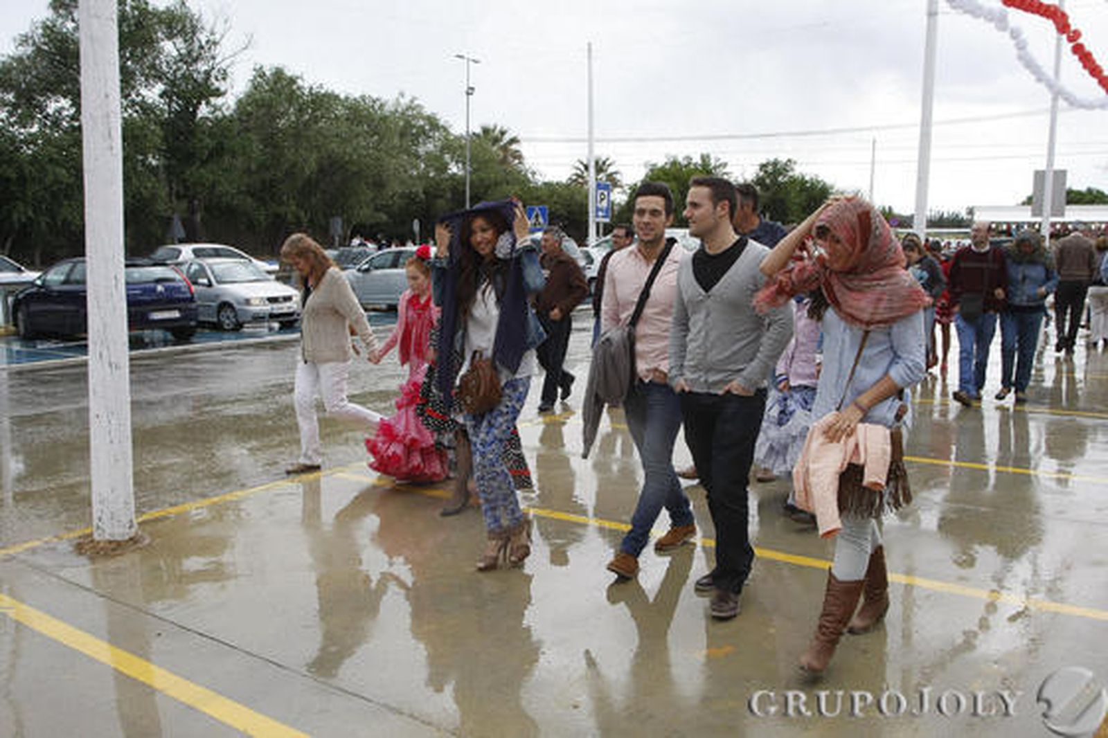 La lluvia y el frío empañaron la jornada en el recinto ferial de Las Banderas.

Foto: Andrés Mora