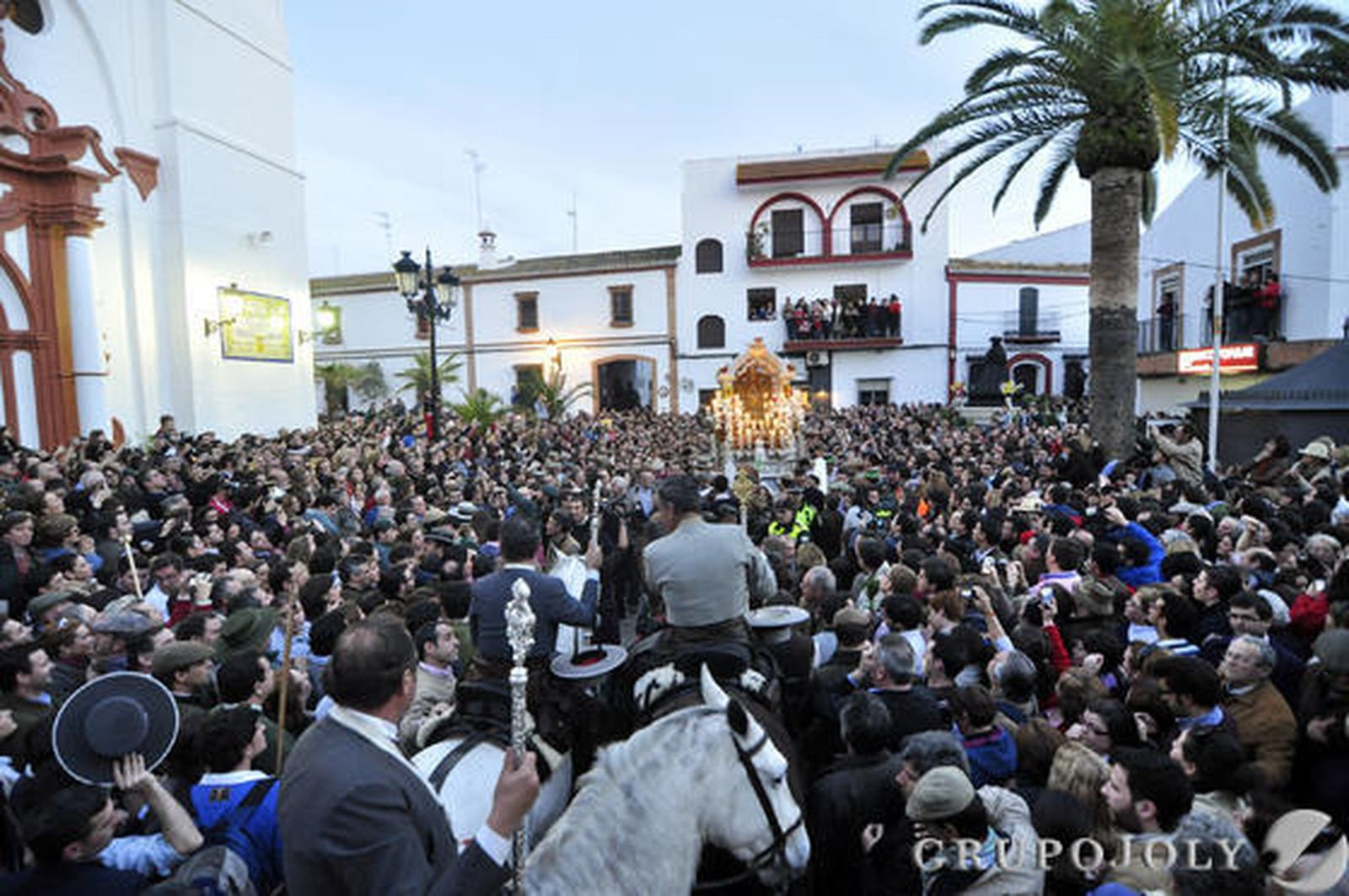 Peregrinación extraordinaria de la Hermandad del Rocío de Triana a Almonte. / Manuel Gómez