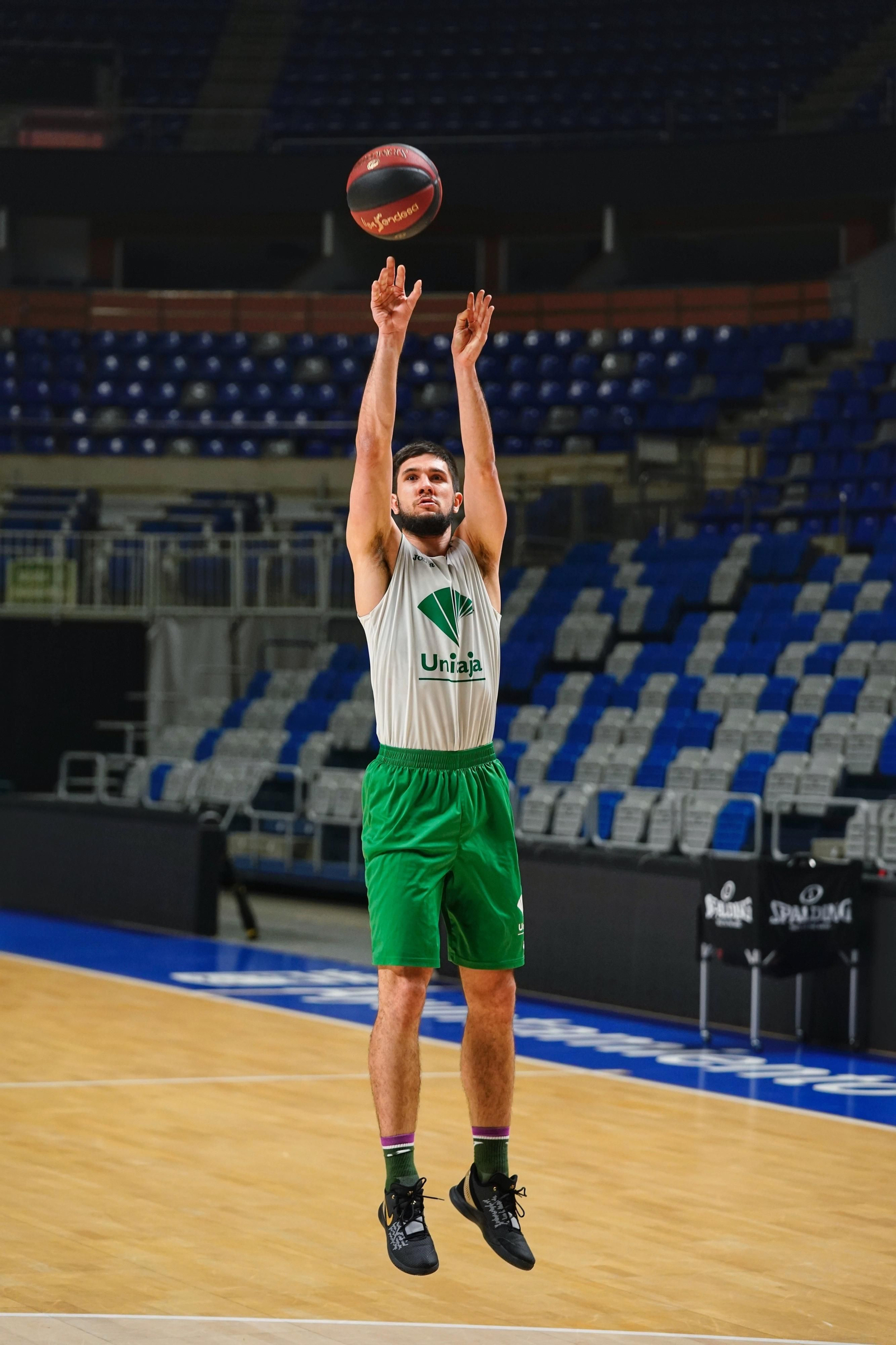 Las fotos del primer entrenamiento de Bouteille y Simonovic en el Carpena