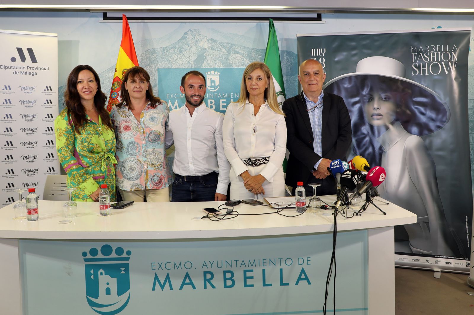De izquierda a derecha, Yolanda Beltrán, Esperanza González, Enrique Rodríguez, Jaqueline Campos y Eloy Moreno.